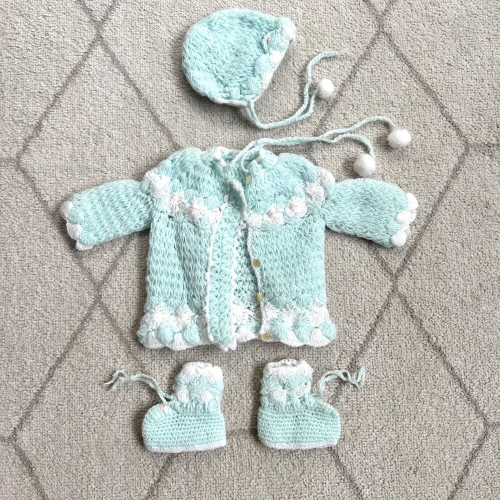 Adorable 3-Piece Hand-knit Baby Sweater Doll Clothes Set Hat Booties Blue/White